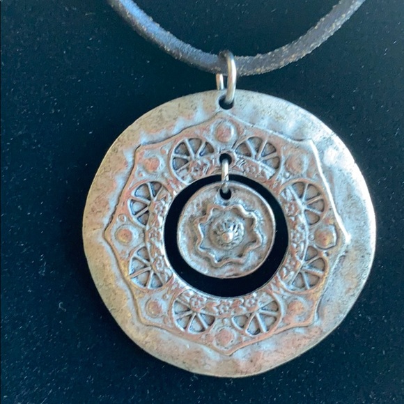 Pendant necklace.  Previously loved. - Picture 2 of 4